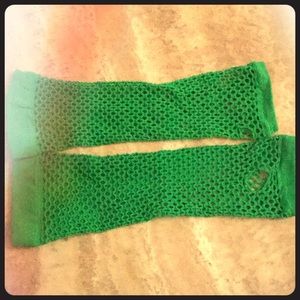 One pair of arms sleeves.